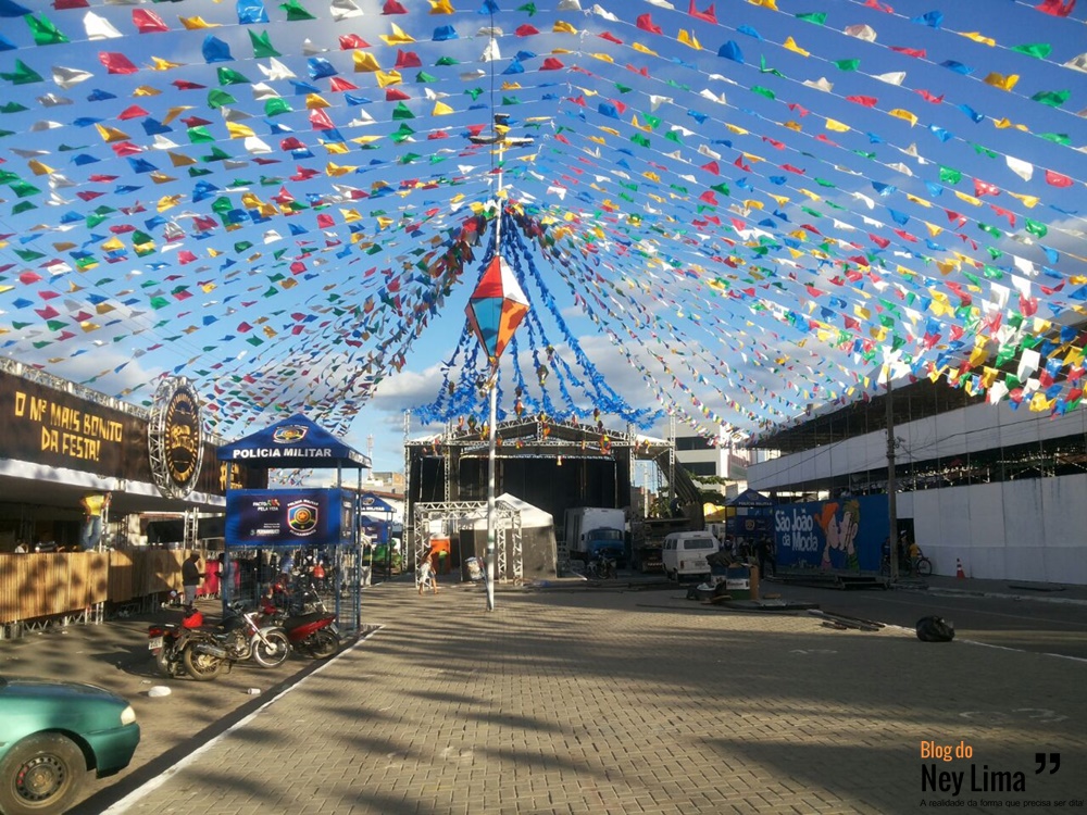 Montagem da estrutura do São João da Moda de Santa Cruz do Capibaribe já se encontra em fase