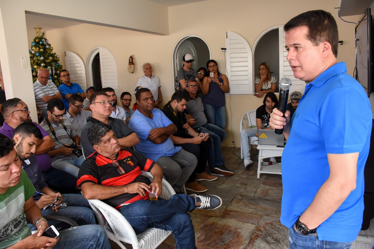 Em confraternização, Edson Vieira apresenta prestação de contas com